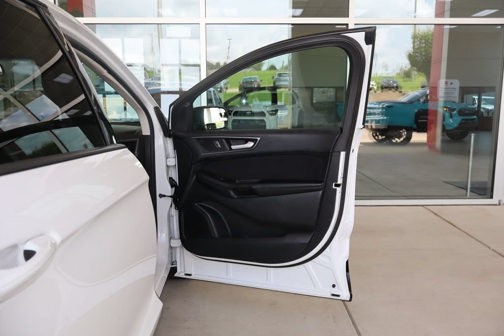 Used 2016 Ford Edge SE FWD image 38