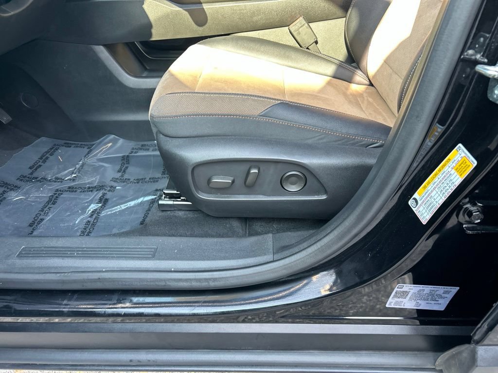 Used 2025 Chevrolet Equinox ACTIV w/ Safety and Technology Package FWD image 17