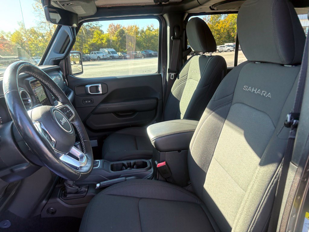 Used 2019 Jeep Wrangler Unlimited Sahara w/ Dual Top Group AWD/4WD image 26