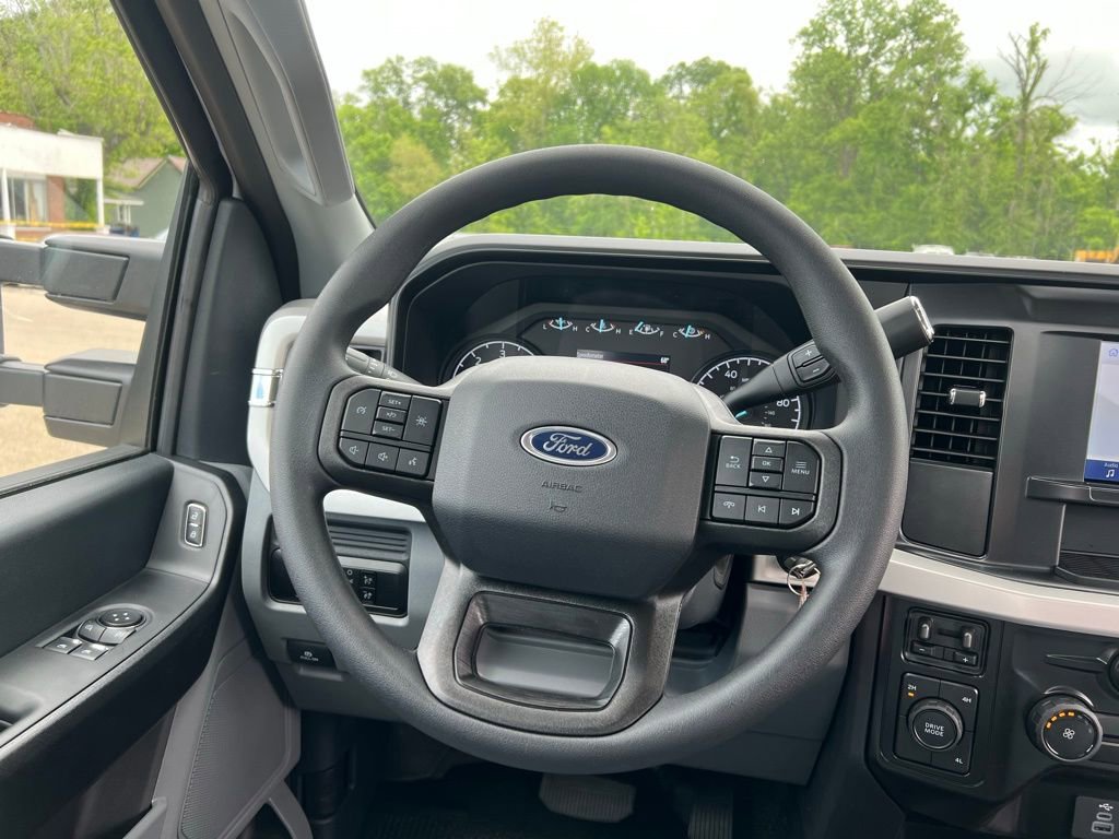 New 2025 Ford F550 4x4 Regular Cab Super Duty w/ XL Chrome Package image 30