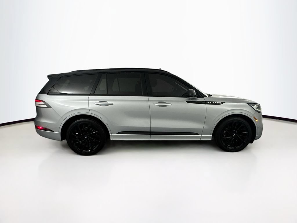 Used 2022 Lincoln Aviator Reserve w/ Equipment Group 201A RWD image 4
