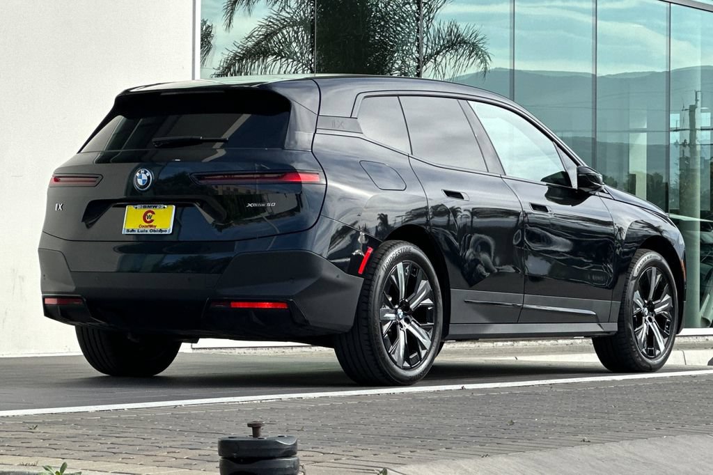 Used 2023 BMW iX xDrive50 AWD/4WD image 3
