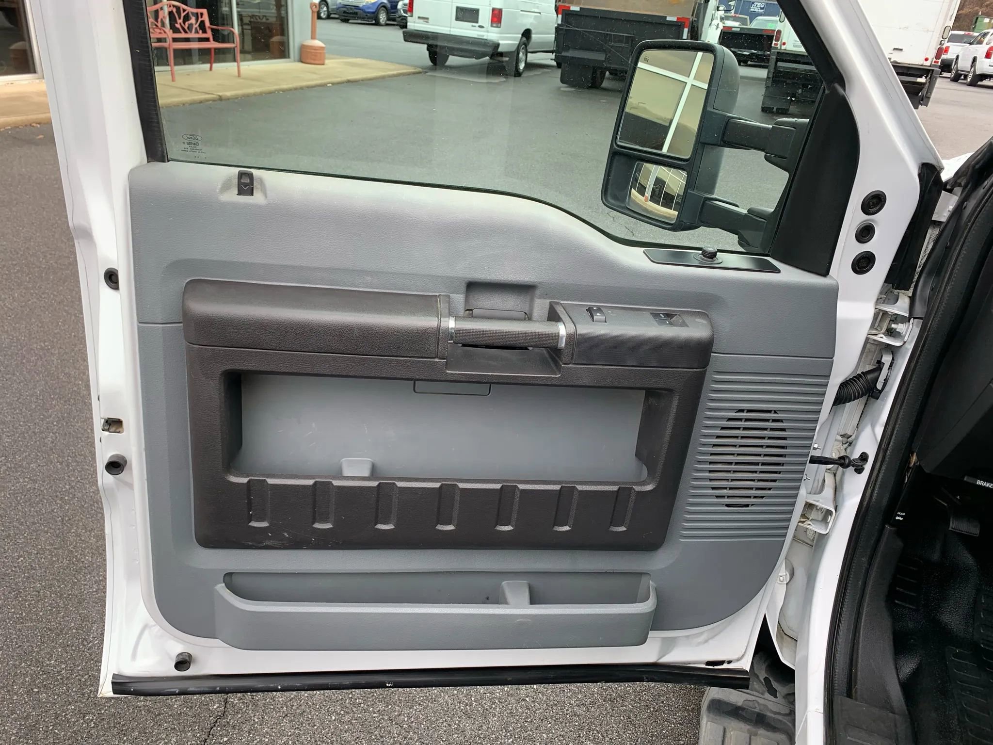 Used 2012 Ford F550 4x4 Regular Cab Super Duty w/ Payload Upgrade Pkg image 9