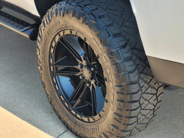 Used 2022 Chevrolet Suburban Z71 AWD/4WD image 7