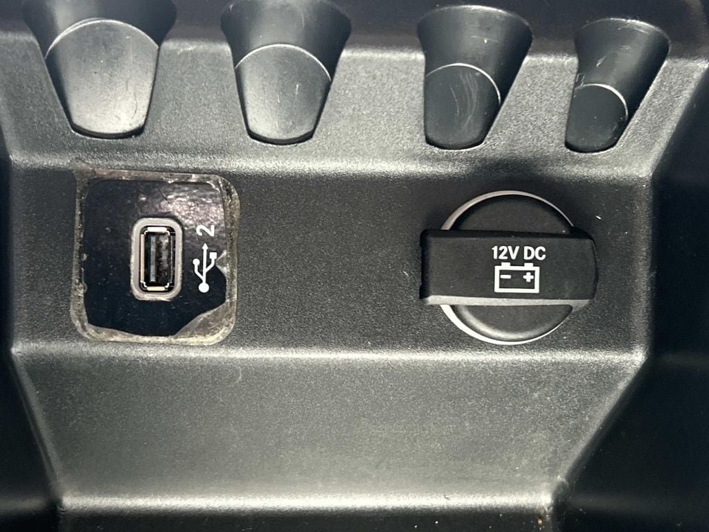 Used 2019 Jeep Cherokee Limited AWD/4WD image 30