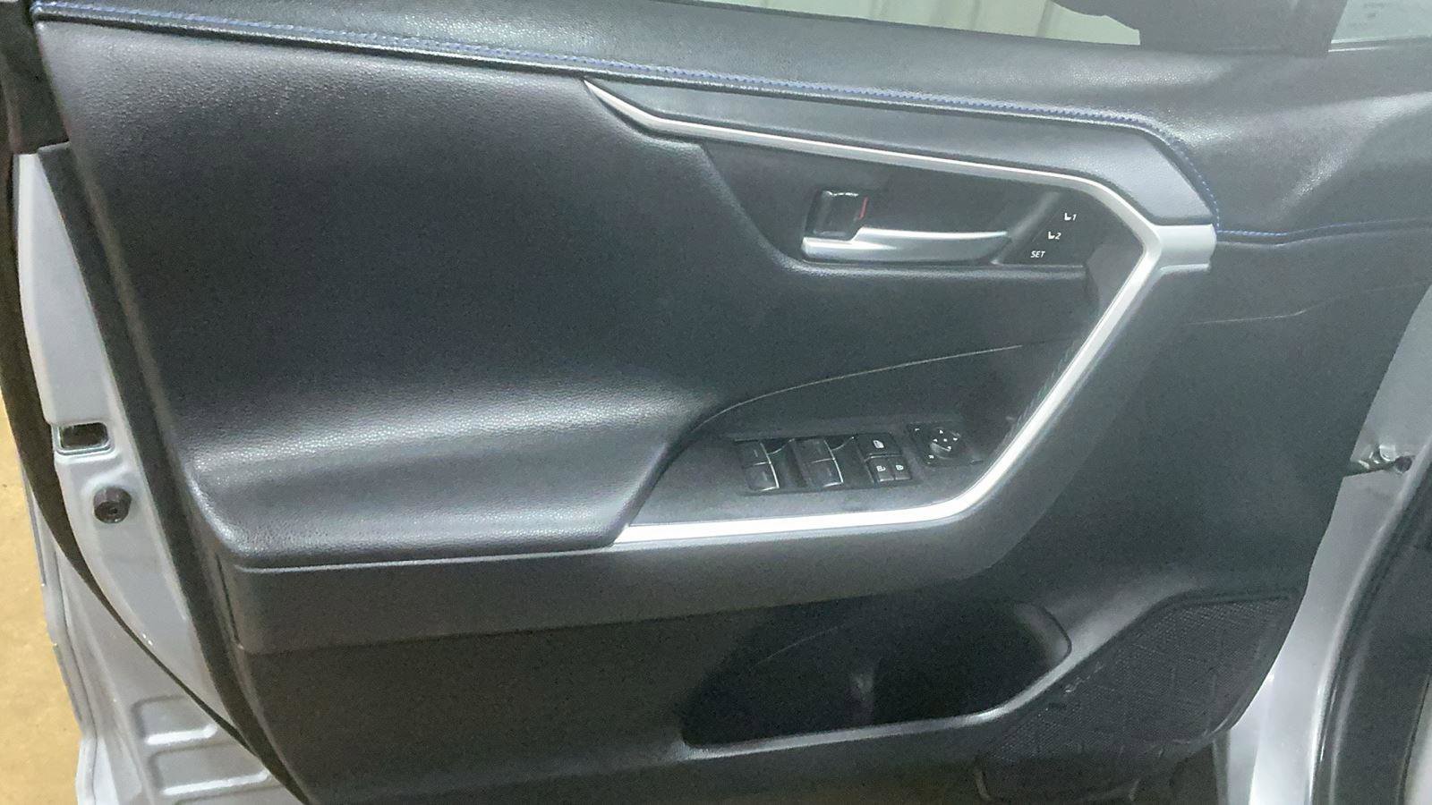 Used 2025 Toyota RAV4 XSE w/ Advanced Technology Package image 9