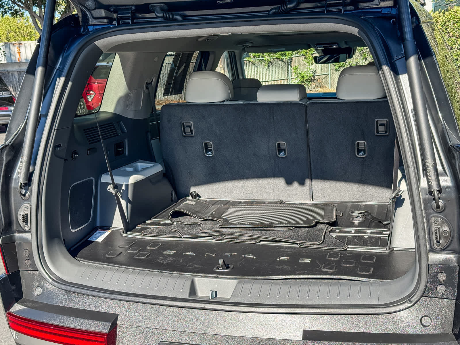 Used 2025 Hyundai Santa Fe Limited FWD image 23