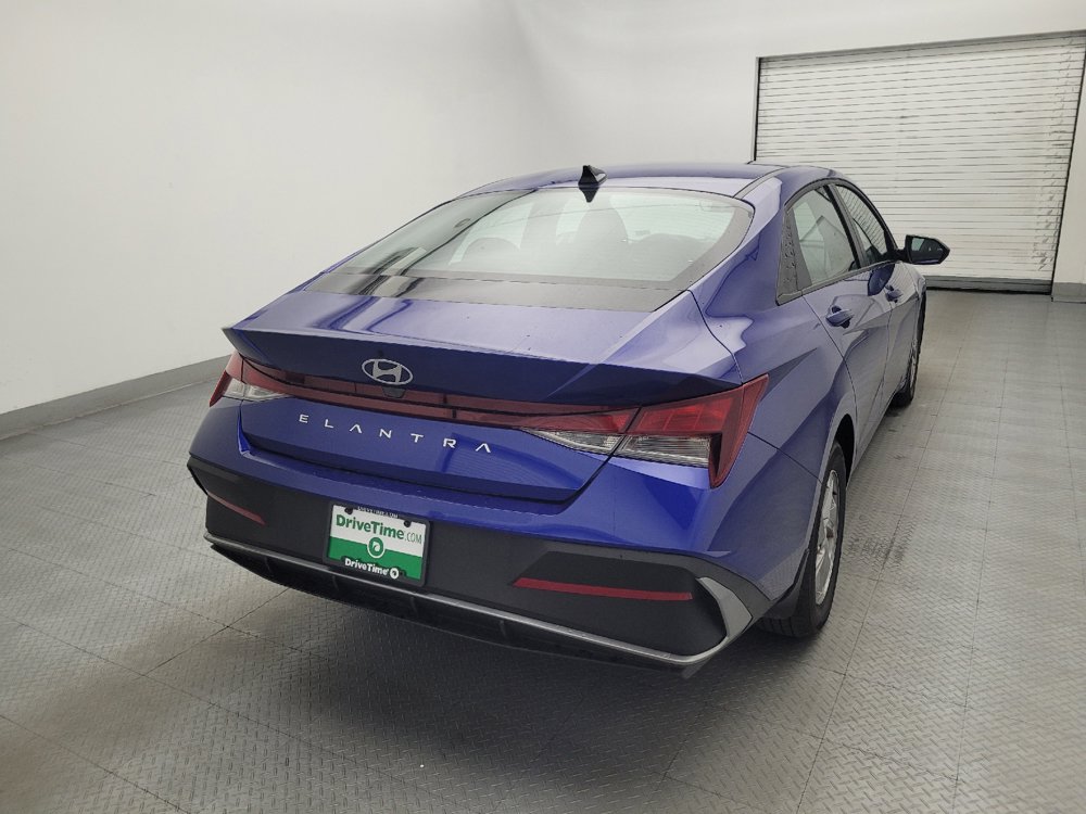 Used 2025 Hyundai Elantra SE FWD image 6