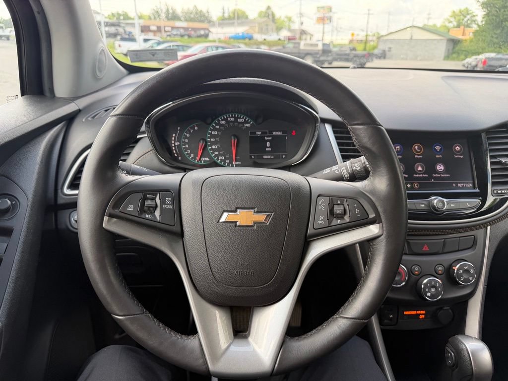 Used 2022 Chevrolet Trax LT w/ LT Convenience Package AWD/4WD image 24