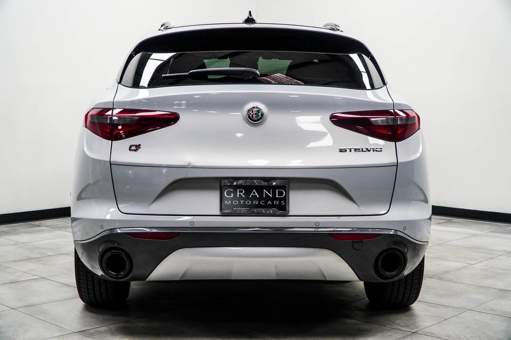 Used 2023 Alfa Romeo Stelvio Ti image 9