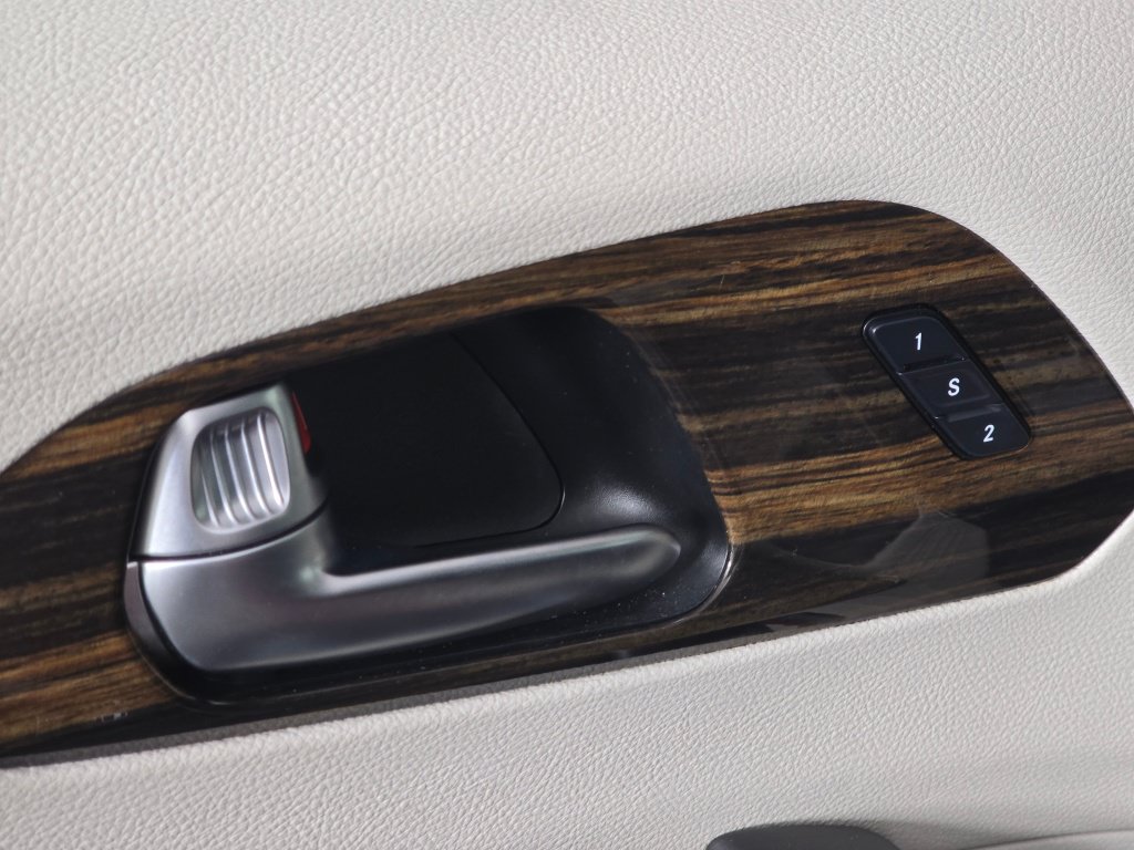 Used 2022 Chrysler Pacifica Limited w/ Uconnect Theater Family Group FWD image 39