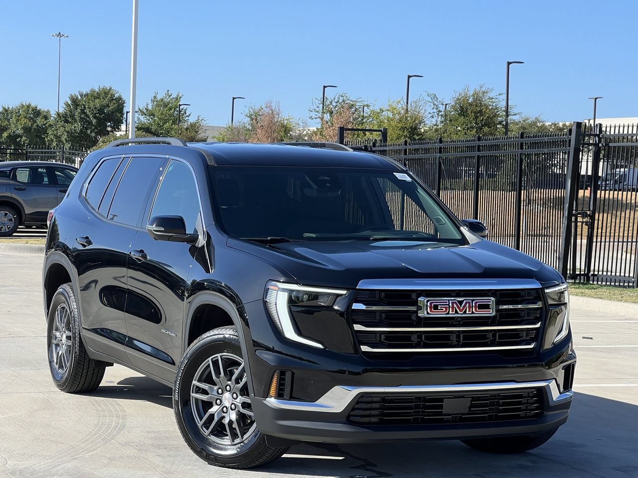 Used 2026 GMC Acadia Elevation FWD image 2