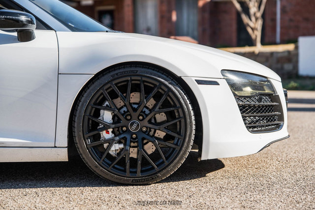 Used 2015 Audi R8 V8 w/ Full Leather Package image 75