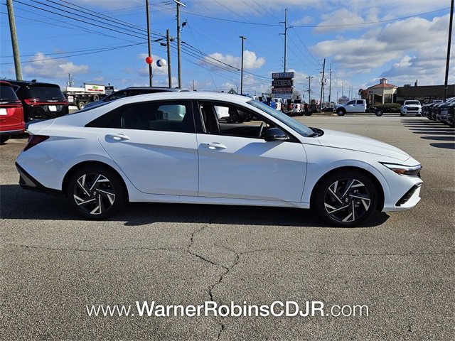 Used 2025 Hyundai Elantra Sport image 13