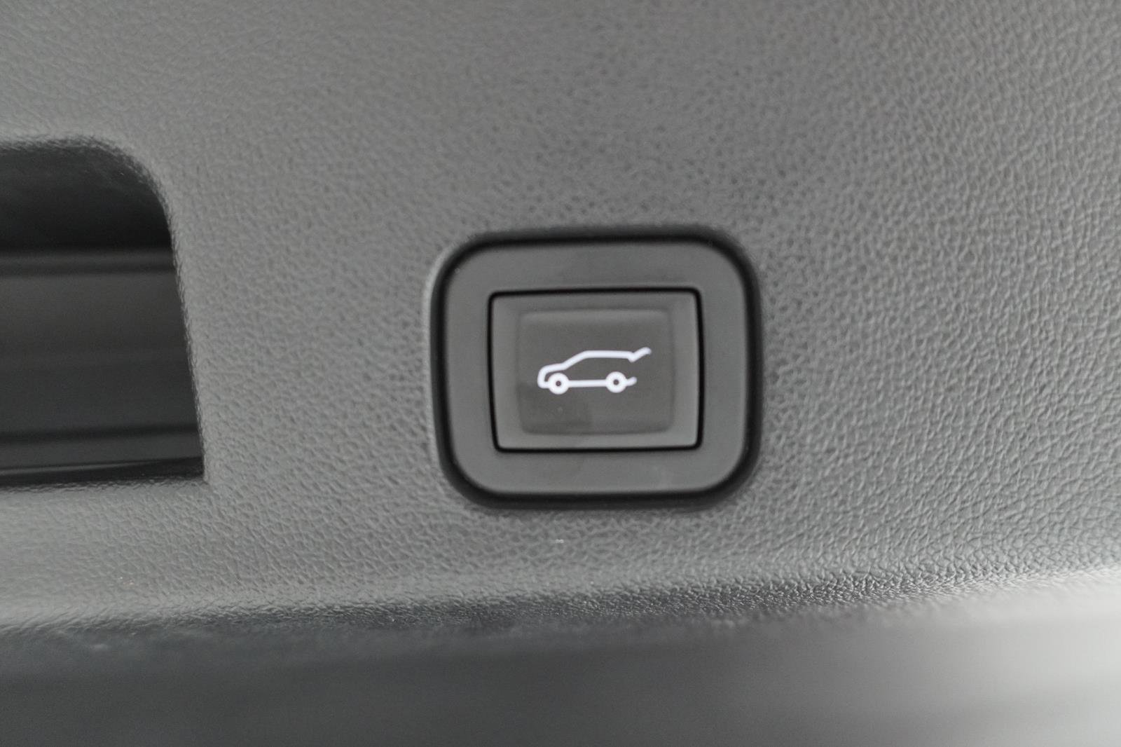 Used 2024 Chevrolet Traverse LT w/ Midnight/Sport Edition image 7