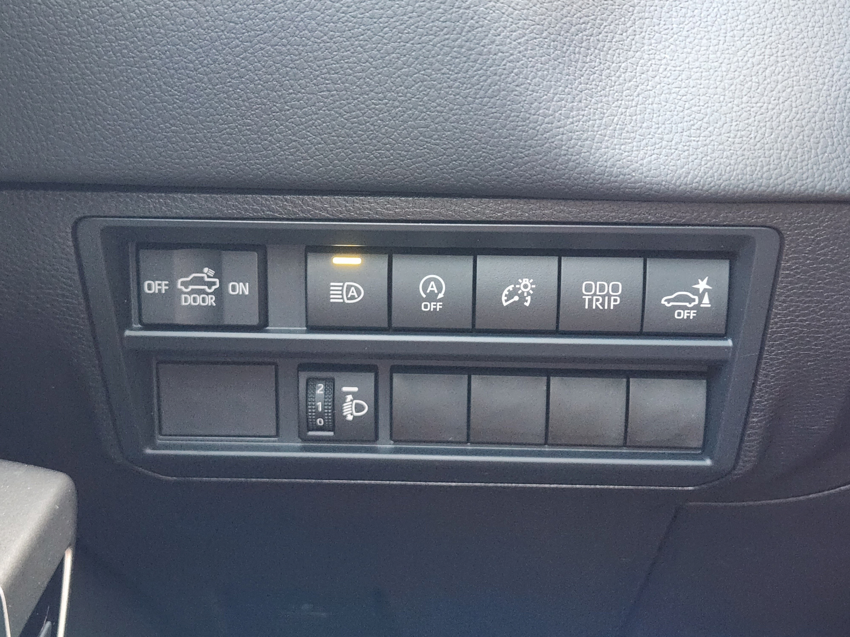 Used 2025 Toyota Tundra Limited AWD/4WD image 16