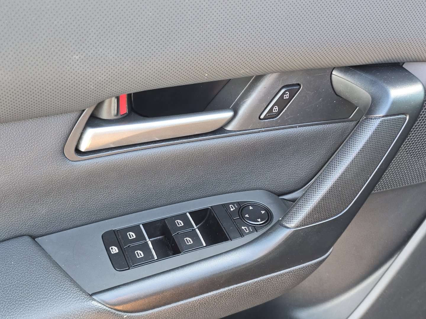 Used 2024 MAZDA CX-50 AWD 2.5 S w/ Premium Package image 32