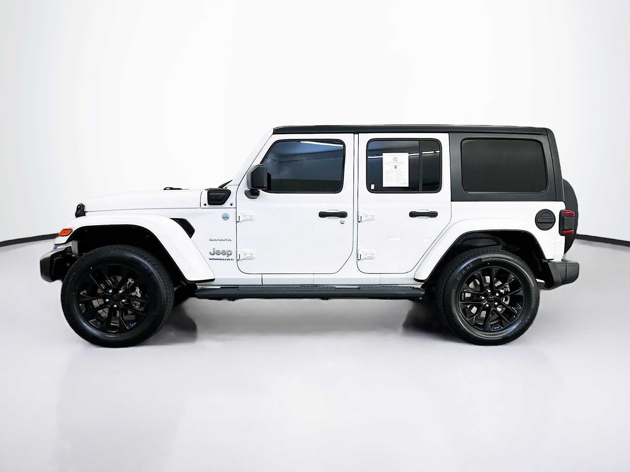 Used 2023 Jeep Wrangler Unlimited Sahara w/ Cold Weather Group AWD/4WD image 4