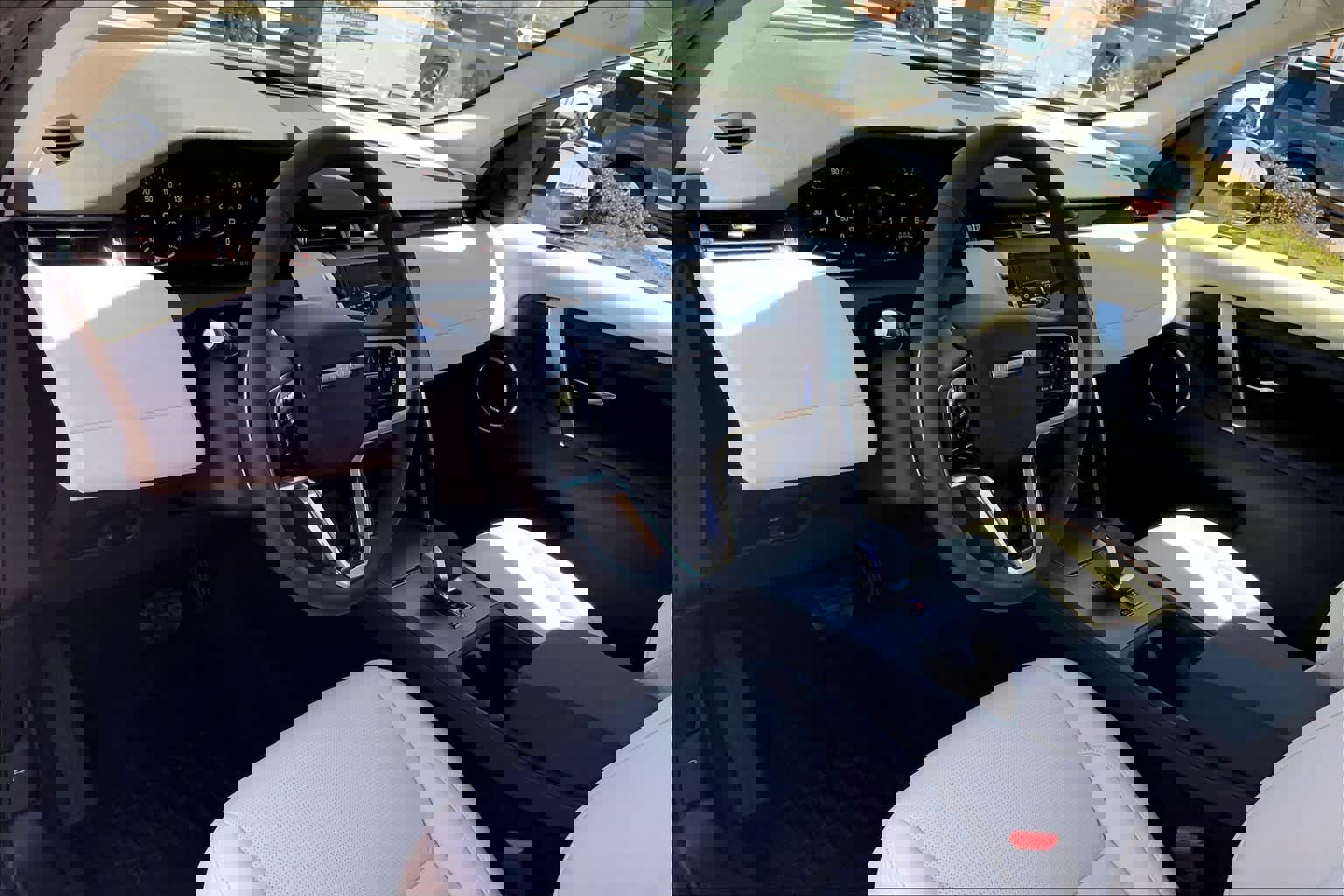 Used 2025 Land Rover Discovery Sport S image 8