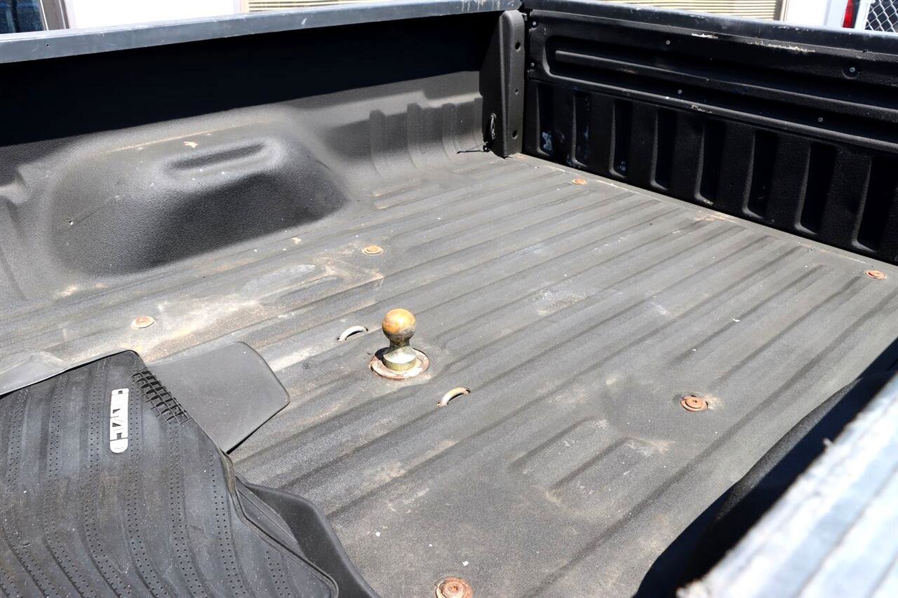 Used 2016 Ford F250 Lariat w/ Lariat Interior Package image 3