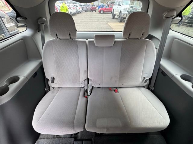 Used 2015 Toyota Sienna LE image 16