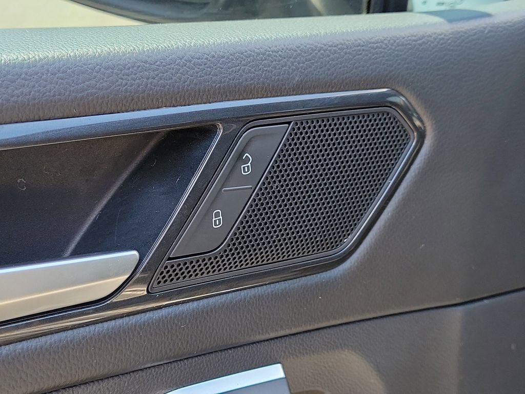 Used 2023 Volkswagen Tiguan SE R-Line FWD image 18