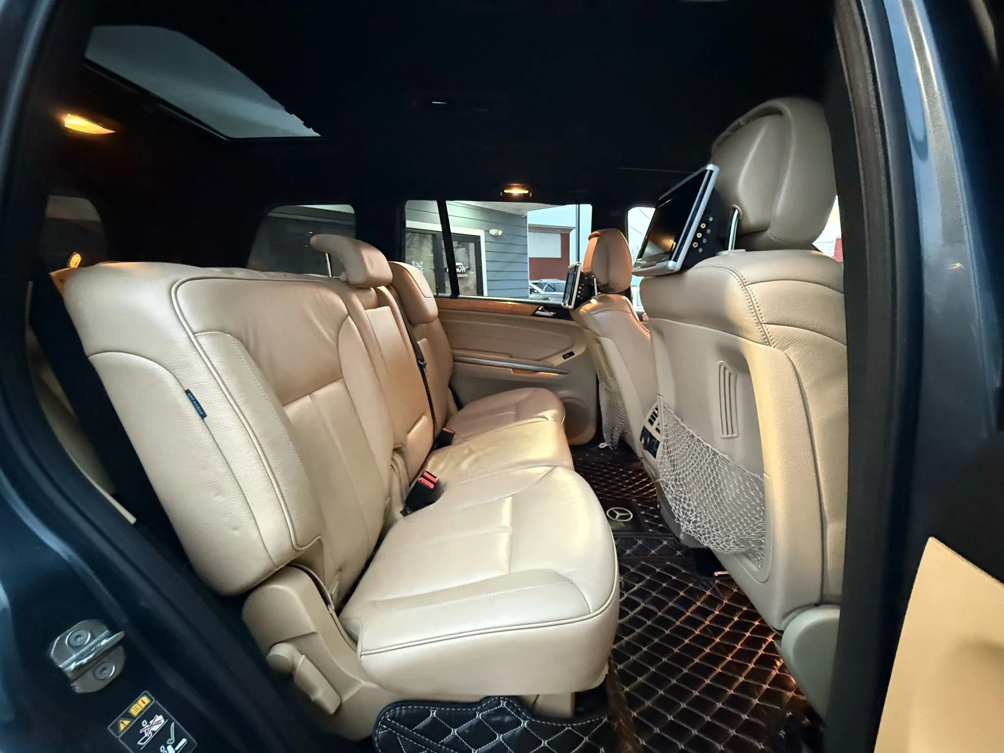 Used 2012 Mercedes-Benz GL 550 GL 550 4MATIC Sport Utility 4D image 25