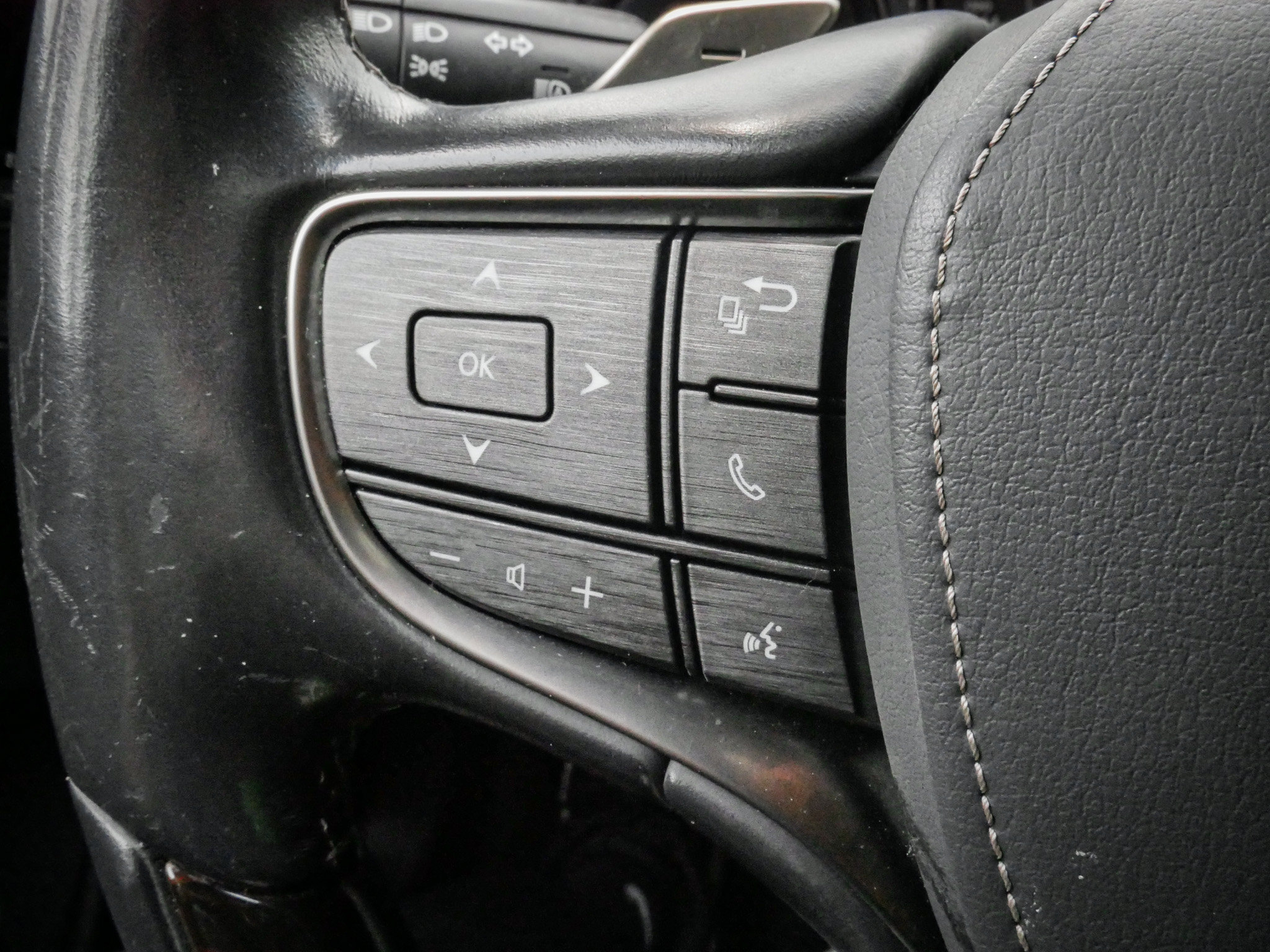 Used 2018 Lexus LS 500 w/ Luxury Package RWD image 19