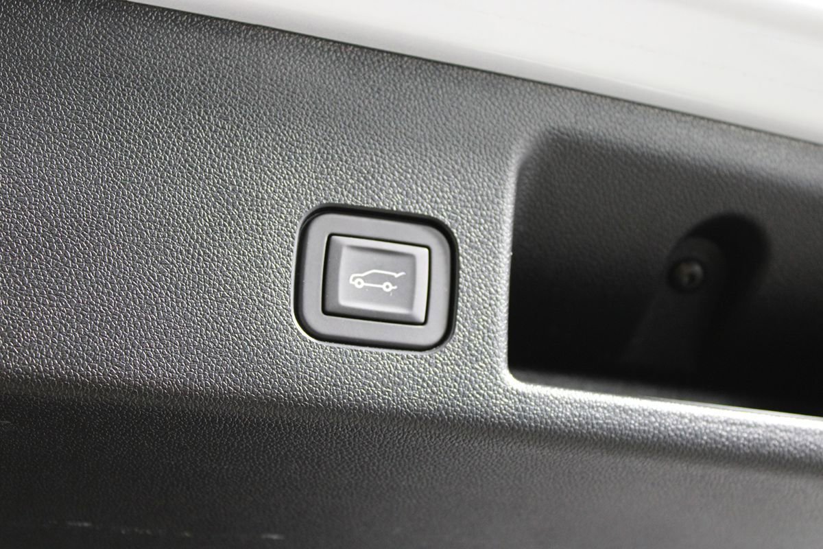 Used 2025 Chevrolet Equinox EV LT w/ Convenience Package image 26
