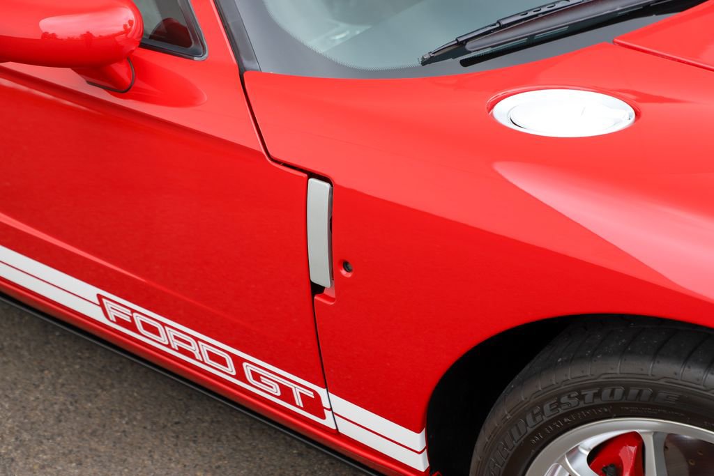 Used 2006 Ford GT RWD image 83