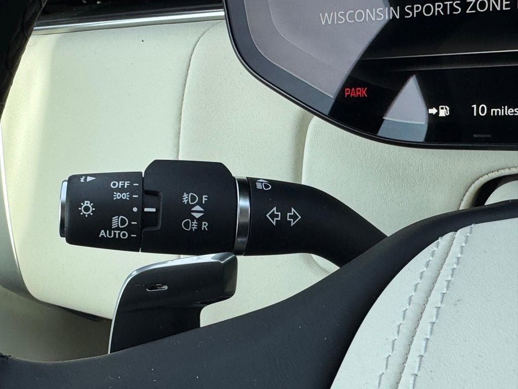 New 2026 Land Rover Range Rover SE image 16