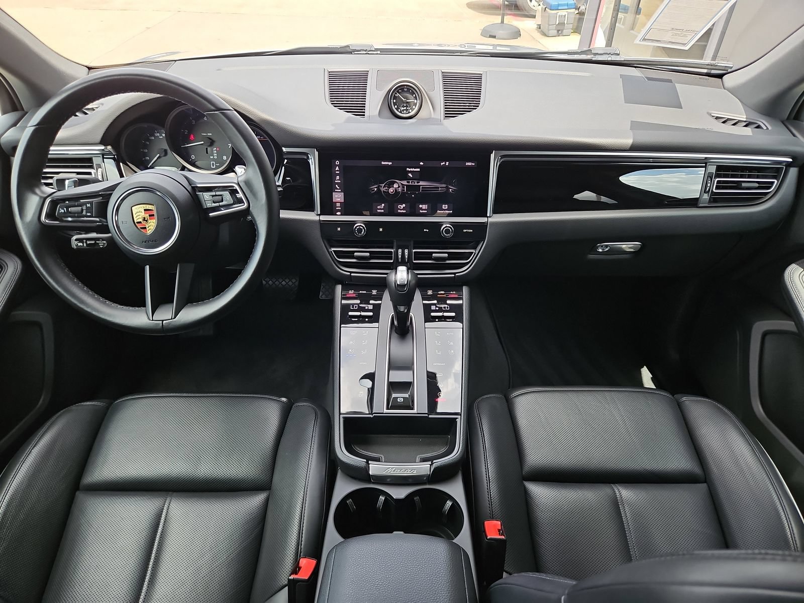 Used 2024 Porsche Macan AWD/4WD image 11