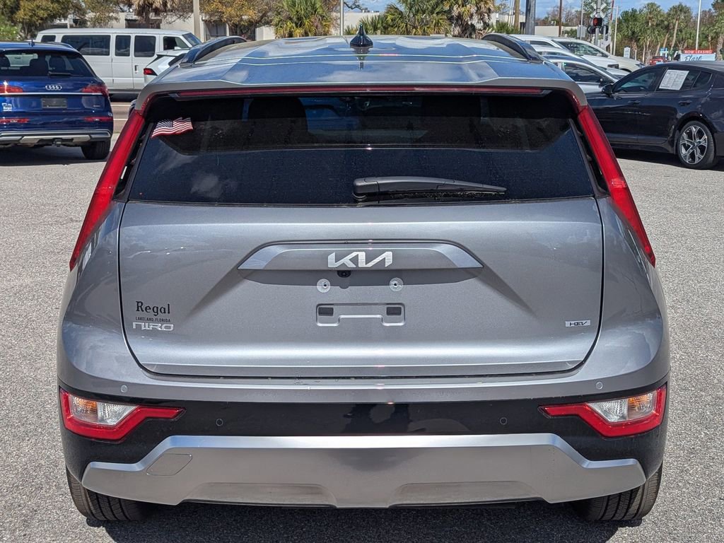 Used 2025 Kia Niro EX Touring image 4