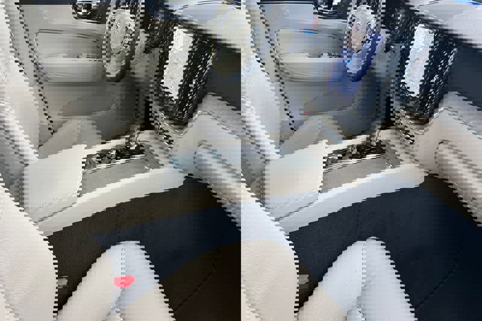 Used 2023 Volvo XC60 B5 Plus image 18