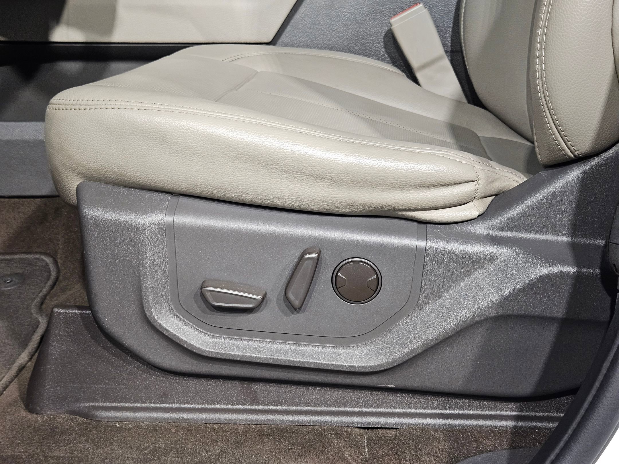 Used 2021 Ford Expedition Max XLT image 23