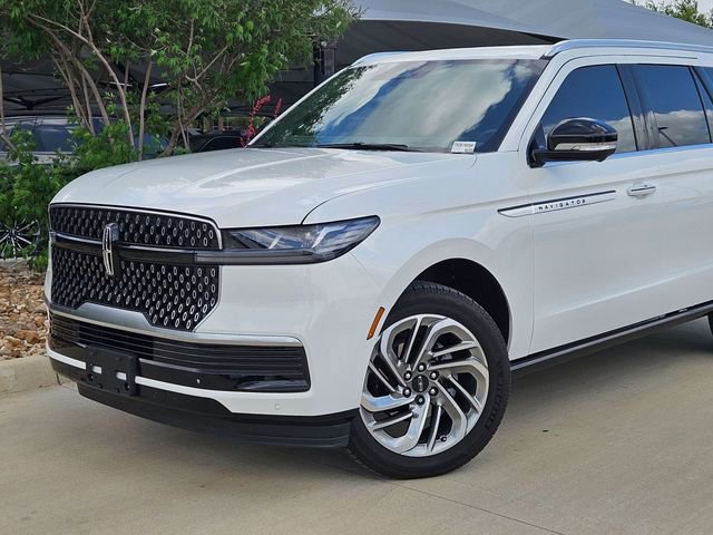 Used 2025 Lincoln Navigator L Reserve image 6