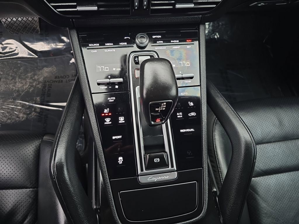 Used 2020 Porsche Cayenne w/ Driver Memory Package AWD/4WD image 17