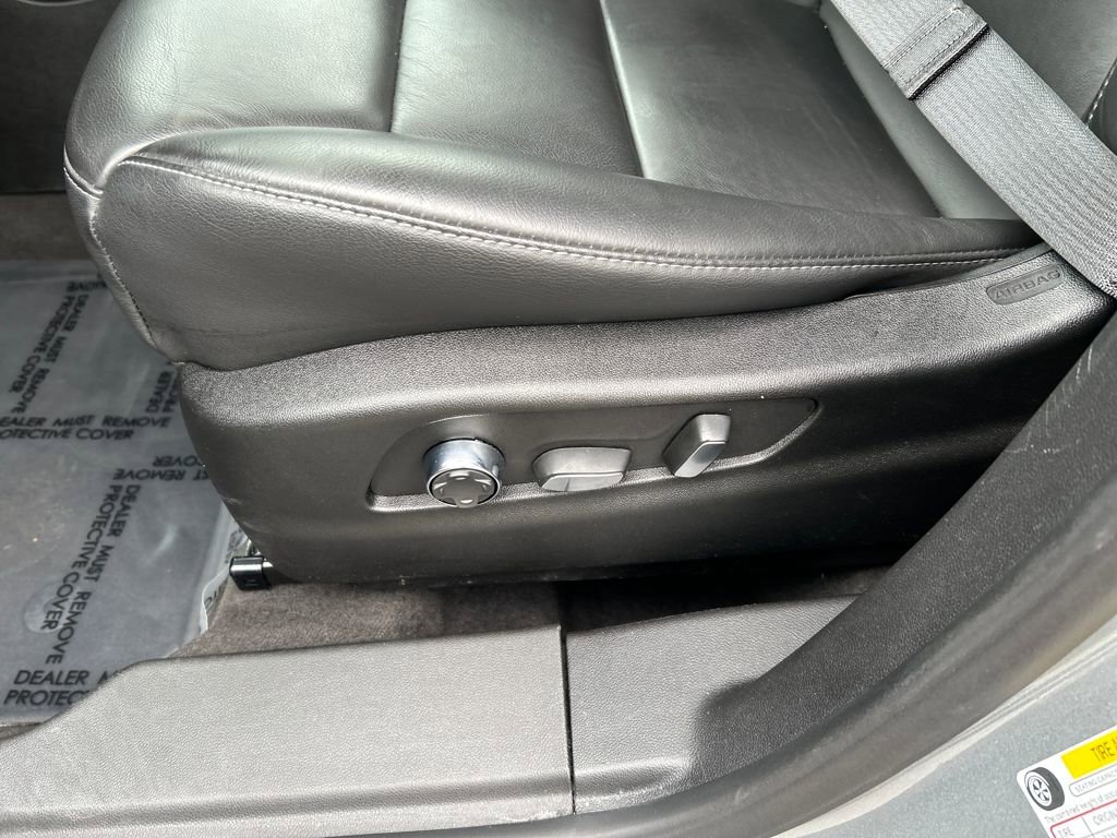 Used 2025 Cadillac XT4 Premium Luxury image 17