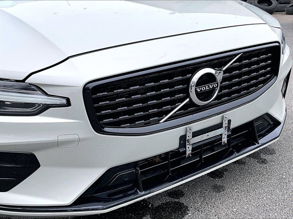 Used 2022 Volvo S60 B5 Momentum w/ Climate Package FWD image 26