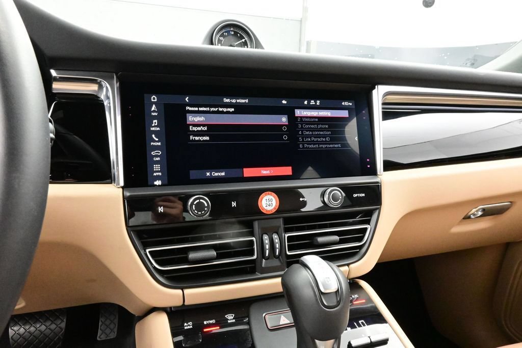 Certified 2025 Porsche Macan AWD/4WD image 10