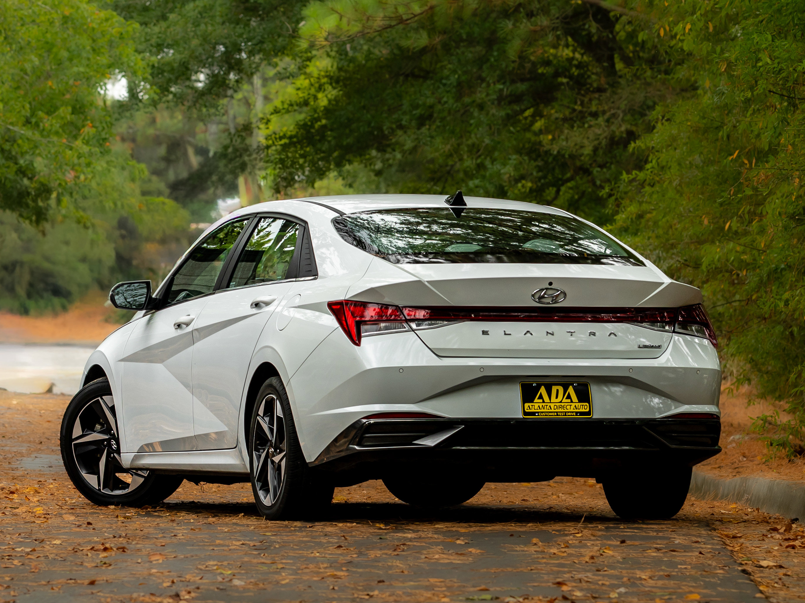 Used 2021 Hyundai Elantra Limited image 3