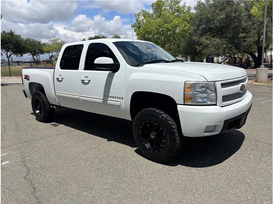 Used 2009 Chevrolet Silverado 1500 LT w/ Power Pack Plus AWD/4WD image 4
