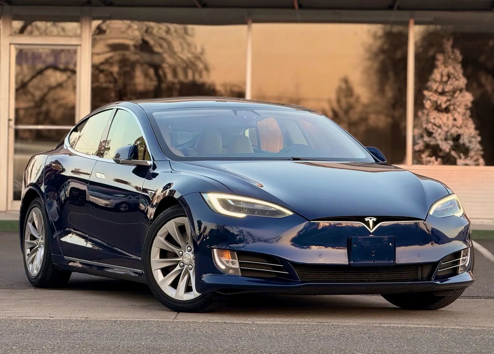 Used 2016 Tesla Model S 60D image 2