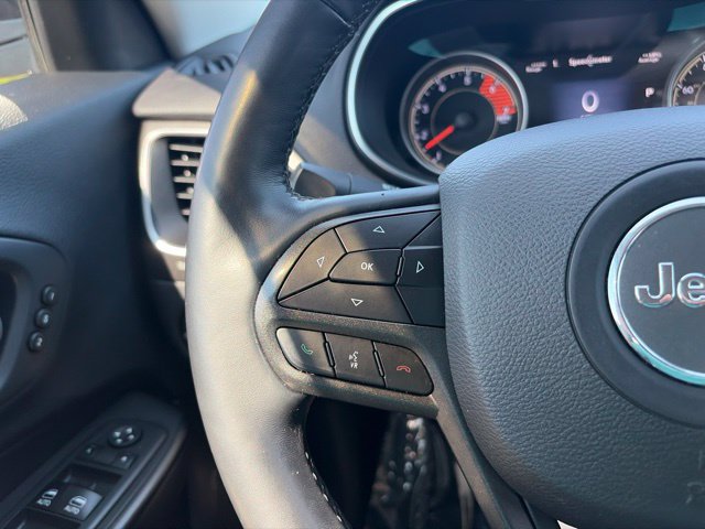 Used 2019 Jeep Cherokee Trailhawk AWD/4WD image 17