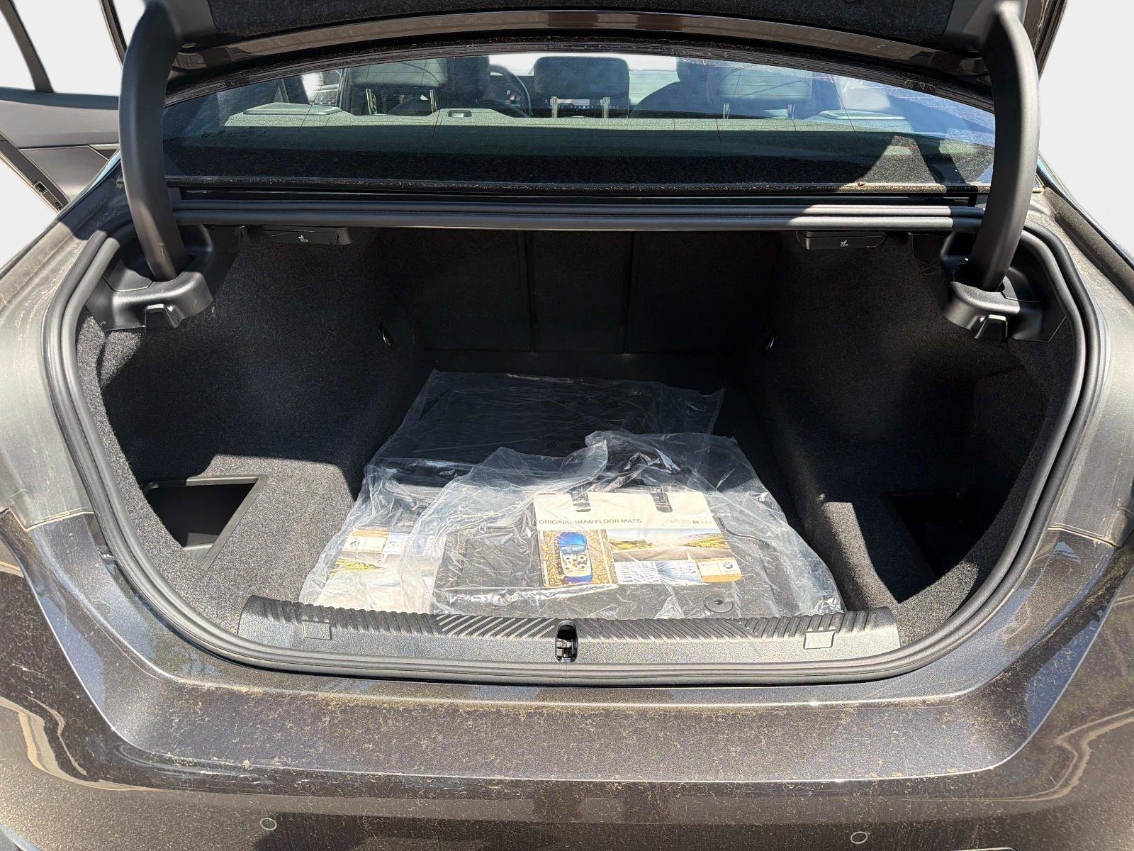 Used 2025 BMW 530i w/ Premium Package RWD image 11