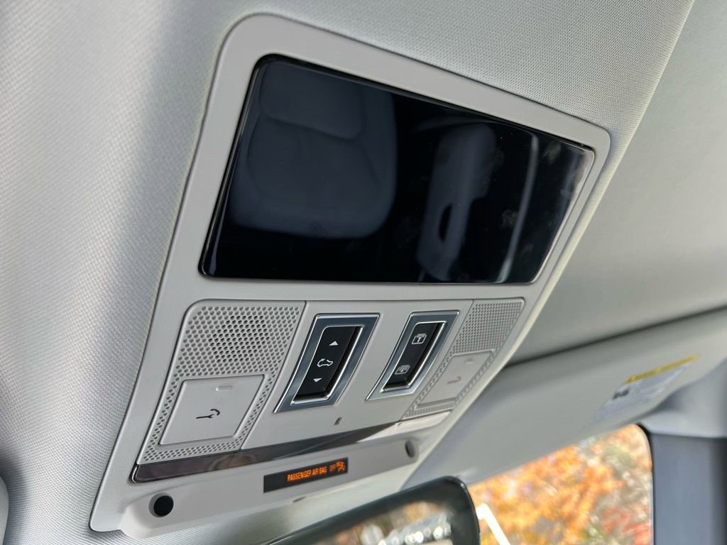 New 2025 Land Rover Defender 110 X-Dynamic SE image 23