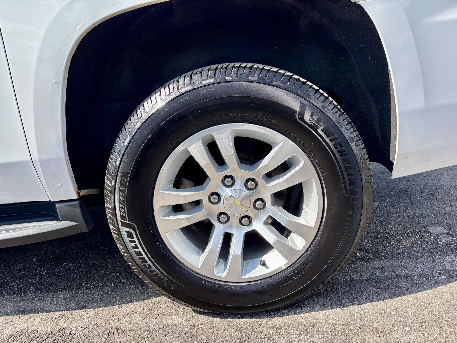 Used 2018 Chevrolet Suburban LT AWD/4WD image 18