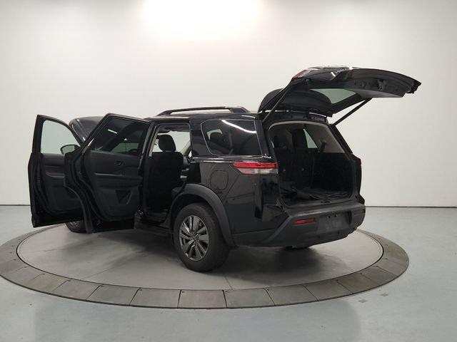 Used 2025 Nissan Pathfinder SV AWD/4WD image 13