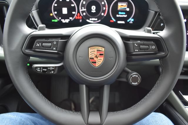 Used 2026 Porsche Cayenne AWD/4WD image 28