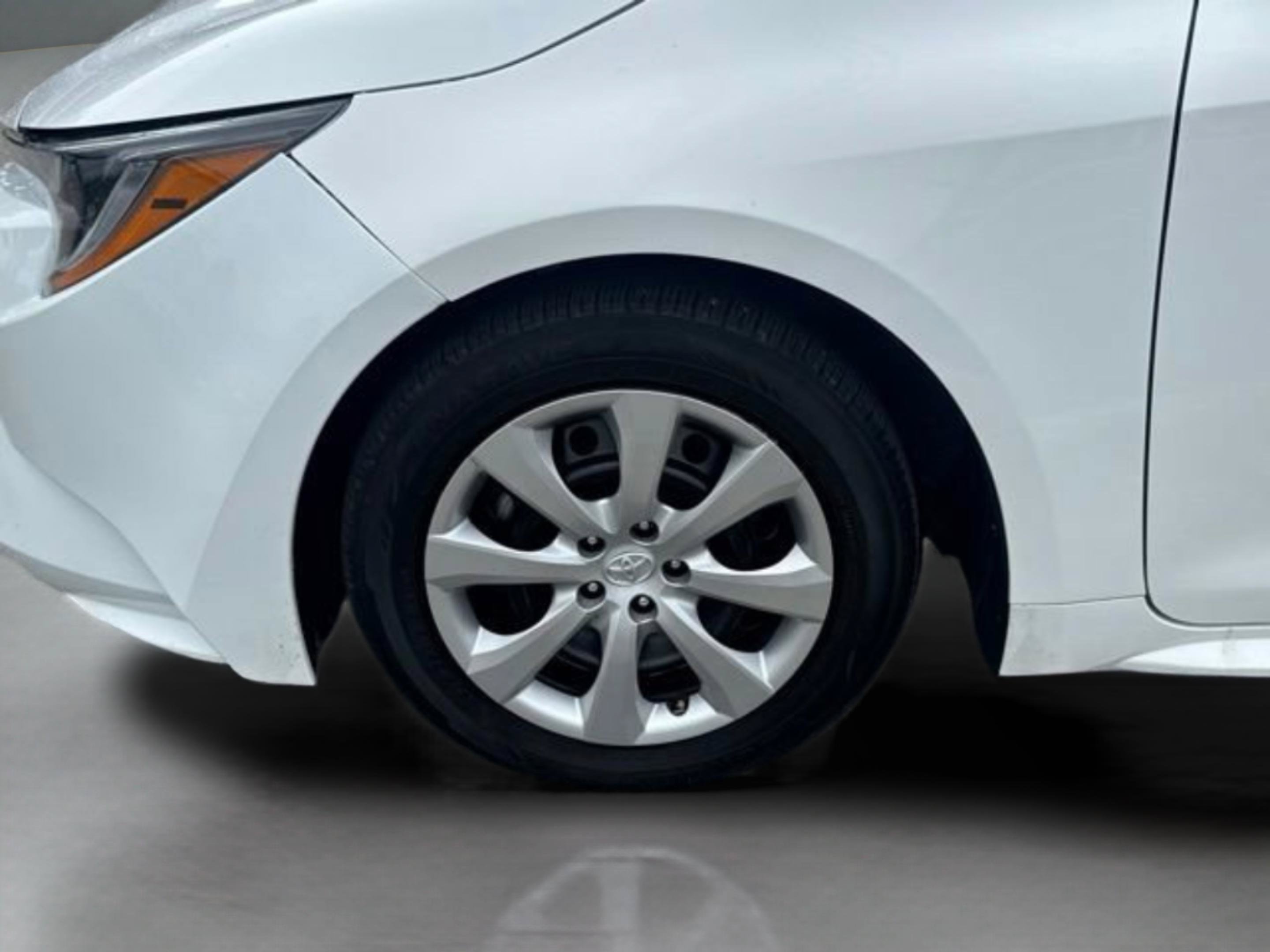 Used 2025 Toyota Corolla LE FWD image 34
